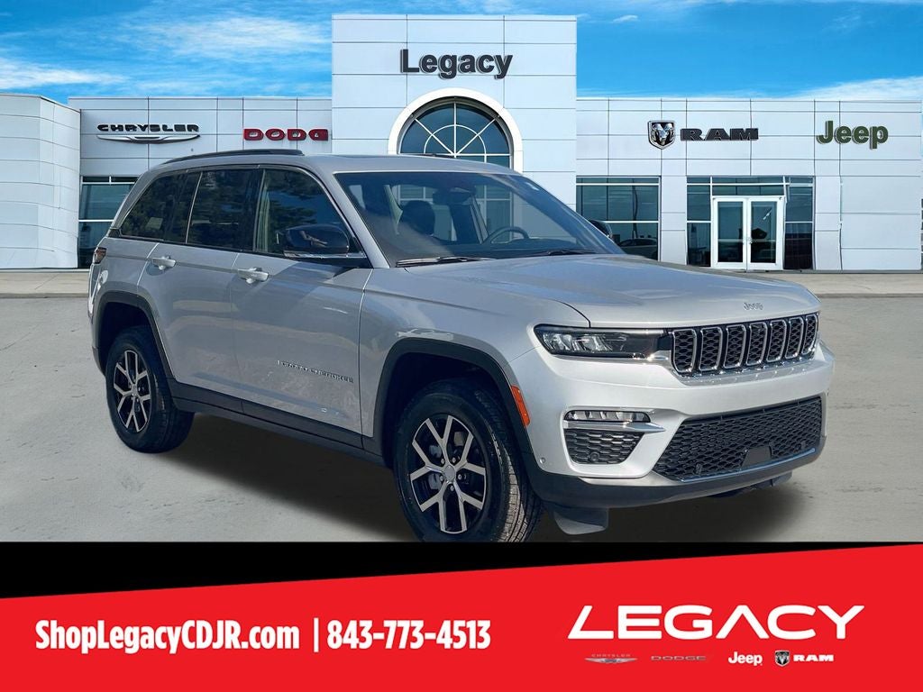 2025 Jeep Grand Cherokee GRAND CHEROKEE LIMITED 4X4 in Silver Zynith Exterior Paint — front three-quarter view